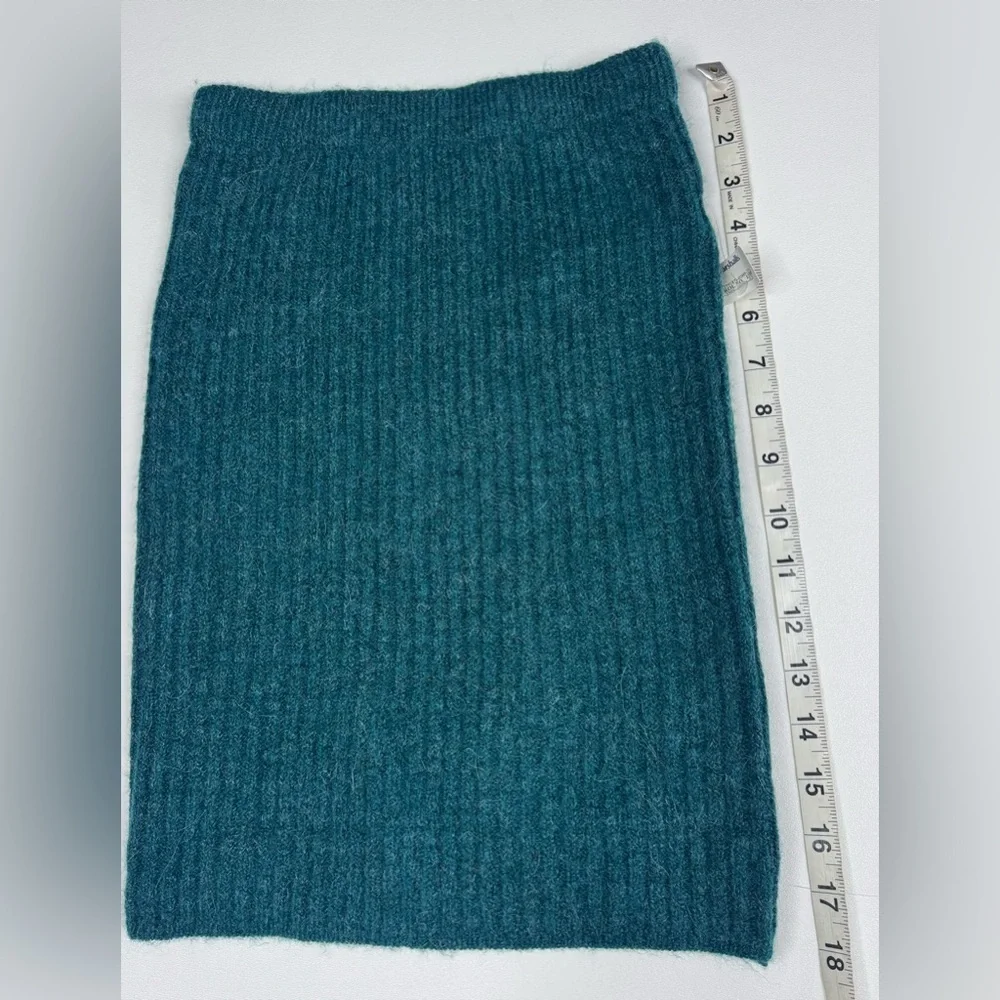NWT Happily Grey Mini Stretch Ribbed Elastic Waist Sweater Skirt Womens Small